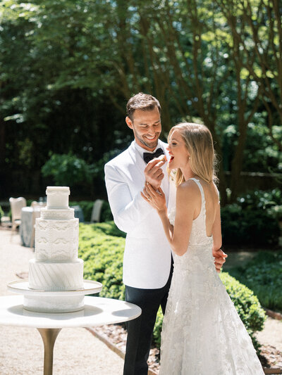 Outdoor Garden Wedding Cake Cutting | Cleveland Wedding Photographer