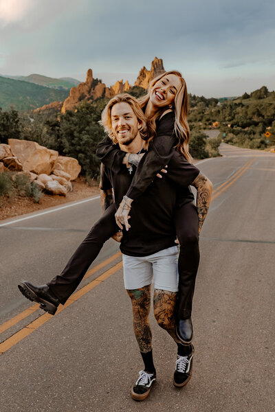 garden-of-the-gods-engagement-photography