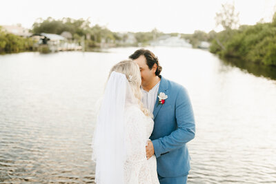 bridal-portraits-at-a-waterfront-community-in-stuart-florida