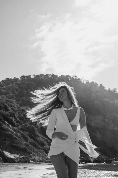 Ibiza photographer dancing on the beach for a photoshoot.