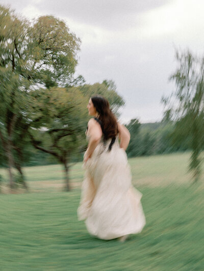 Mikaela Kahn live wedding vocalist running in a field