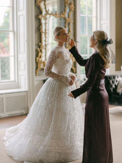 Jessica rose doing the final touches for the Bride