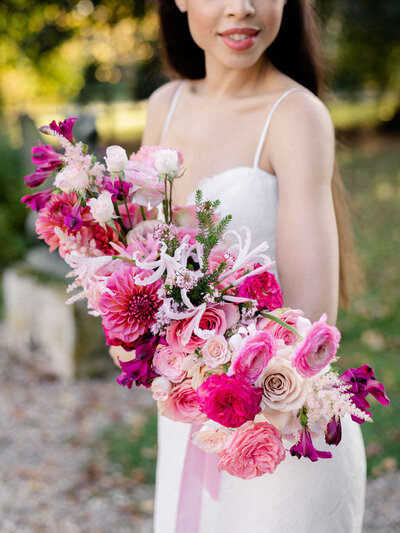 composition-florale-fleurs-de-saison-mariage-de-luxe