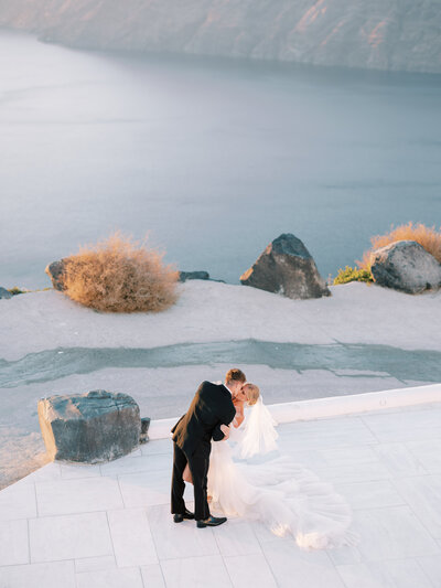 bride and groom kissing, groom dipping bride, modern bride, lake tahoe photographer