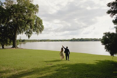 couple dancing at rip van winkle gardens