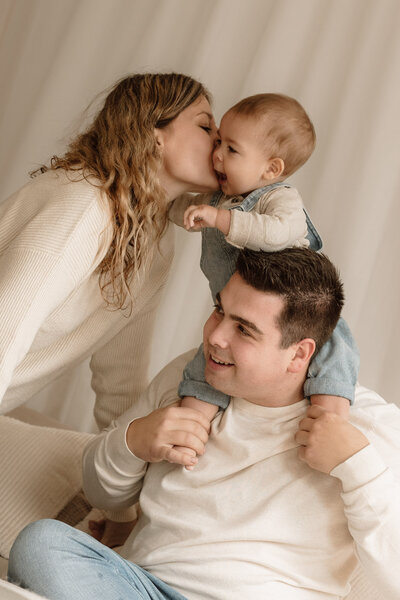 newborn fotograaf - zwangerschapsfotografie - videograaf - Sint-Niklaas - Pictures by Jess - mama en baby shoot