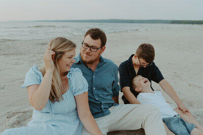 Manitoba photographer with family