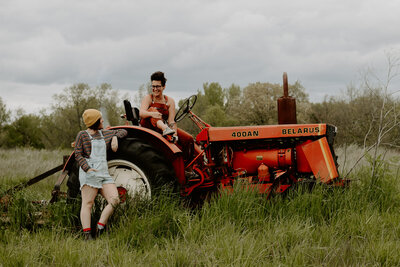 laramie-and-morgan-gardening-session004-71