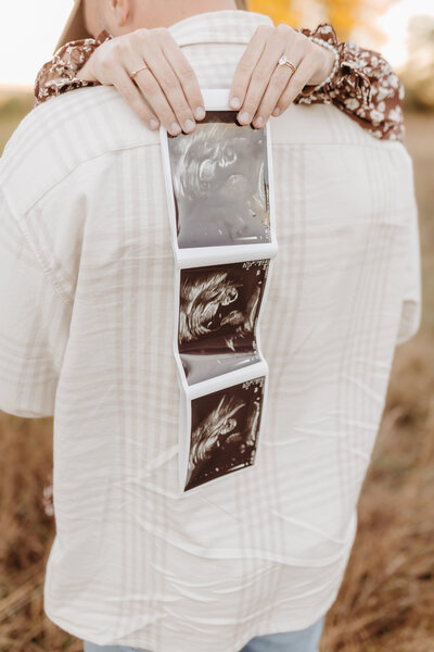 Best pregnancy announcement photographer