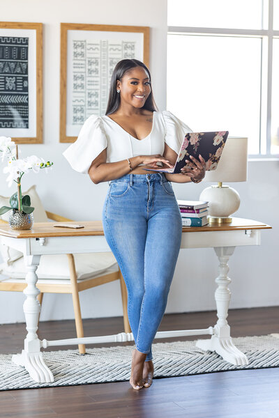 professional photo of Frisco, TX business woman.