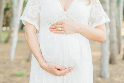 Follow the blog of Chelsea Frandsen Photography. Beautiful Fresh 48, Newborn and Family Photography. Baby hand and fingers.