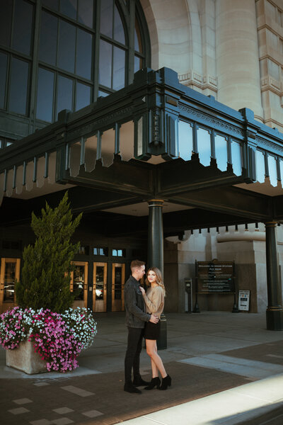 union station engagement, guy and girl photos, fall city couples shoot