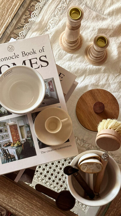 Holding Macbook closed under arm