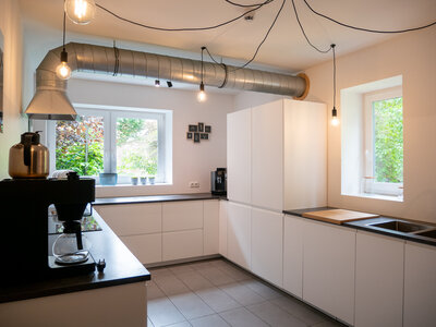 Moderne en volledig uitgeruste keuken in Haus Arlberg, perfect voor zelf-catering tijdens je verblijf.