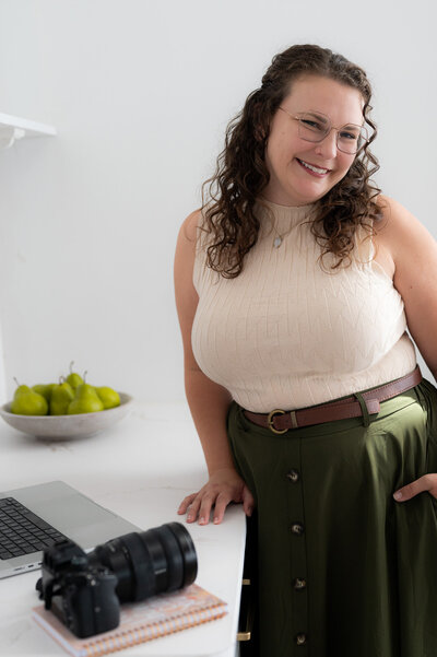 A portrait image of Emma Males Photography Business Educator who works with small businesses on free marketing strategies