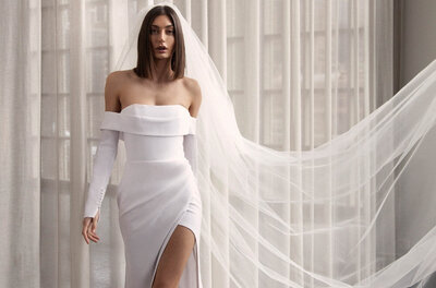 minimalistische trouwjurk met lange mouwen en split