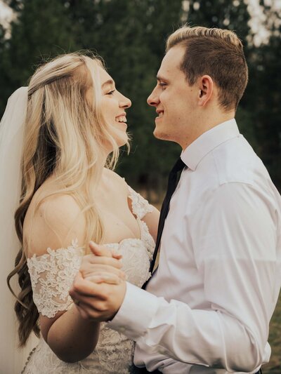 Maddie Rae Photography wedding couple dancing to their first dance song