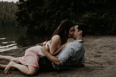 Couple kissing at Jackson Hill Park