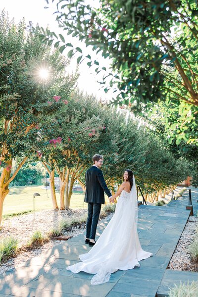 estate-at-river-run-wedding-photographer-romantic-wedding-photos-at-riverside-estate-virginia