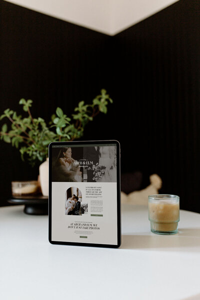 showit theme customization with Palme Design Co shown on ipad