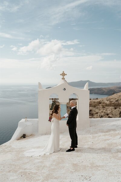 Adventure elopement in sAntorini by Joanna fotopoulou