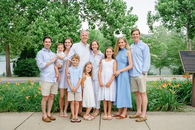 Extended family portrait session in blue and white