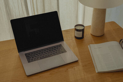 Virtual Assistant Desk, Macbook Laptop and Glasses to Work and Inquire Services.