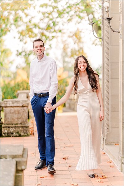 engagement photo of couple in Portland Oregon by Joni Loraine Photography