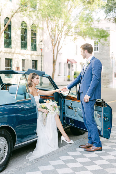 A timeless and romantic wedding at the Gibbes Museum in Charleston, SC. Capturing the elegance and love of this stunning couple with a refined editorial style. Amia Marcell Photography specializes in luxury wedding photography in Charleston, Hilton Head, Savannah, and beyond.