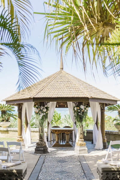 ceremony location at villa botanica airlie beach