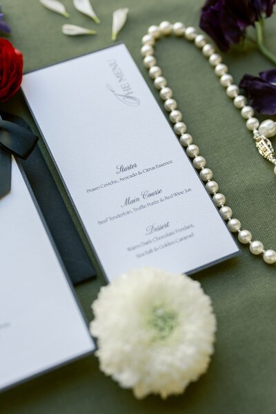 fine-art-and-white-decoration-for-elegant-wedding