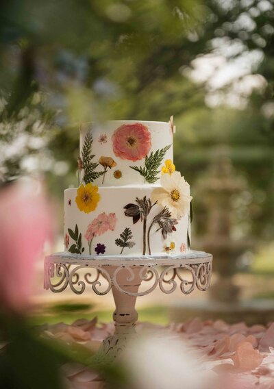 Detail photo of the wedding cake from Michelle's Patisserie at The Taylor Mansion in Taylor, Texas