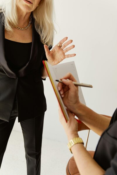 Executive LinkedIn ghostwriting session developing a thought leadership content calendar