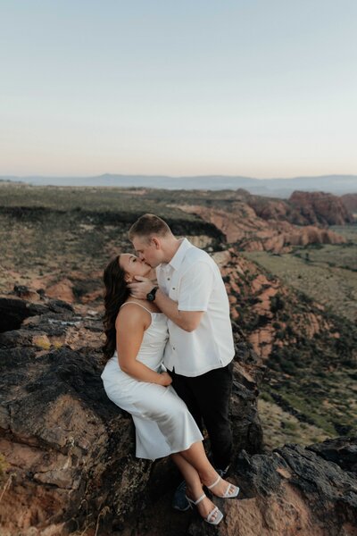snow-canyon-couple-photoshoot