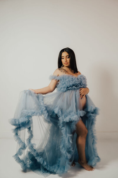 Blue Lace Tulle Maternity Robe for Photo shoot session Jacksonville FL Pompy Portraits