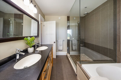 13762 Loyalist Parkway ensuite (4)