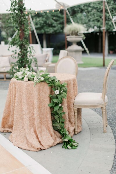 gold and green sweet heart table