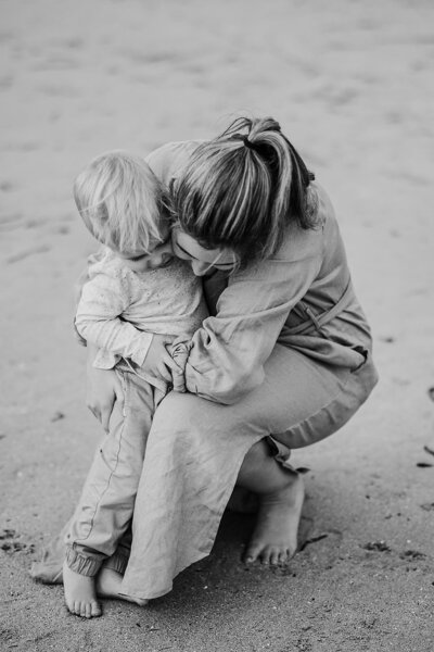 Sibling photographs capture moments of sun and laughter between siblings moments that may fade as they get older. We love celebrating siblings here at Kendyl Gabrielle Birth & Photography