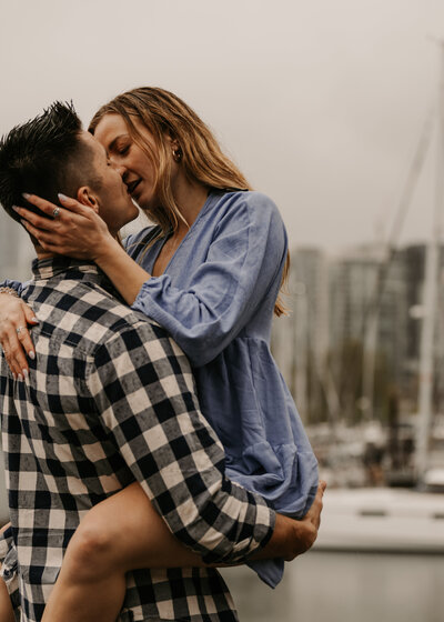 rainy vancouver engagement in Stanley Park with Danielle Boulger Photography Calgary wedding photographer