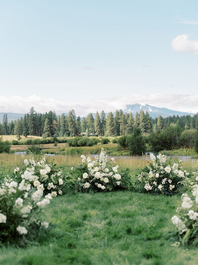 Green and Gold Elegant Wedding Tablescape