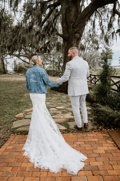 A wedding planning checklist and venue guide from Lakeview Gardens