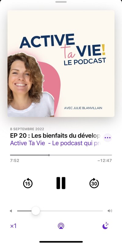 Visuel du podcast Active ta vie, le podcast qui prend soin de toi par Julie Blanvillain