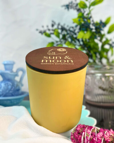 sun-and-moon-garden-botanicals-summer-lemon-lilac-candle-3