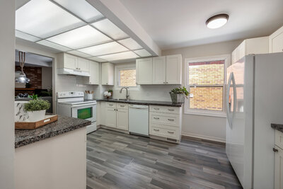 81 McCrimmon kitchen (1)