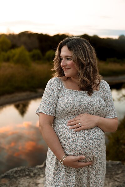 Pregnant woman posing with her hands on her stomach
