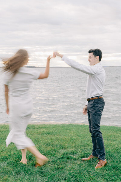 waterfront-cottage-engagement-session-montreal-junophoto-009