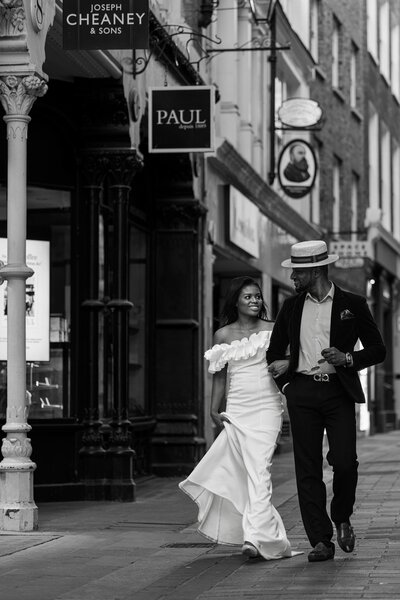 London-elopement-photographer-couple-getting-married-in-front-of-iconic-phonebooth-in-Westminster-London