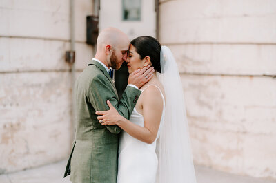 groom holding bride's face at los poblanos organic farm