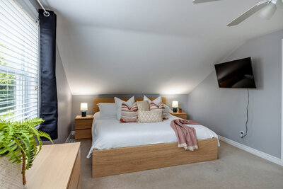 22 Second primary bdrm (5)