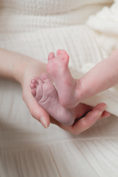 Brooke Lacombe is an Ottawa, Ontario based maternity photographer, specializing in motherhood, maternity, newborn and family fine art photography.